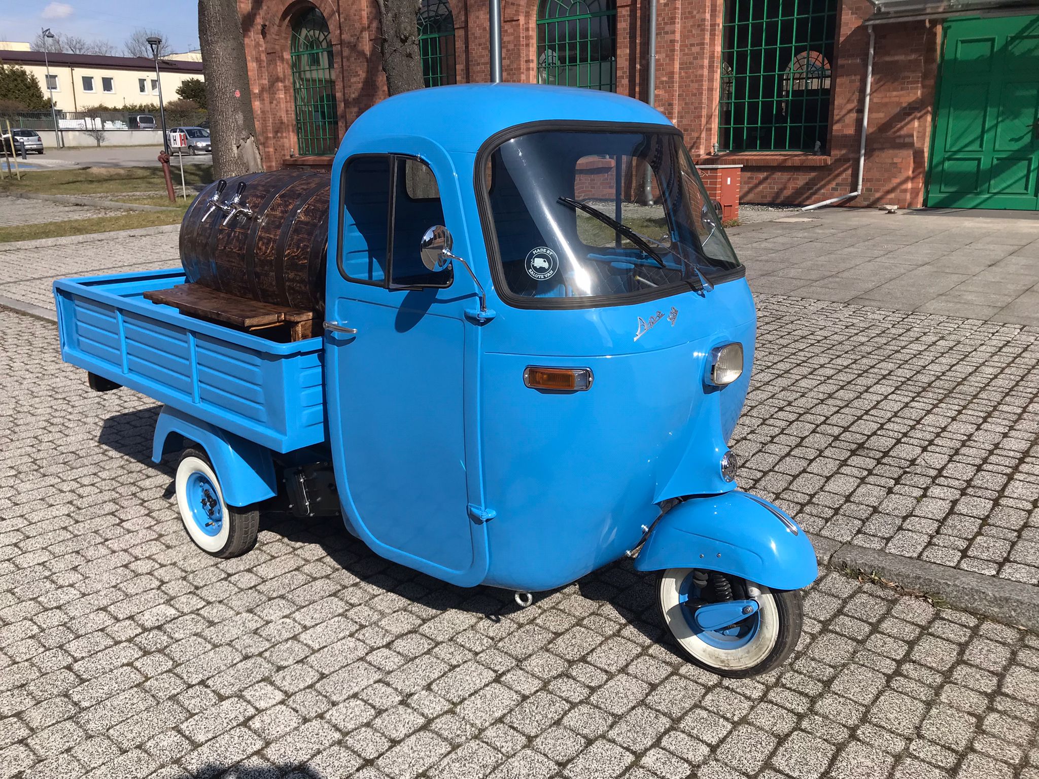 Blue Pickup Ape with barrel insert