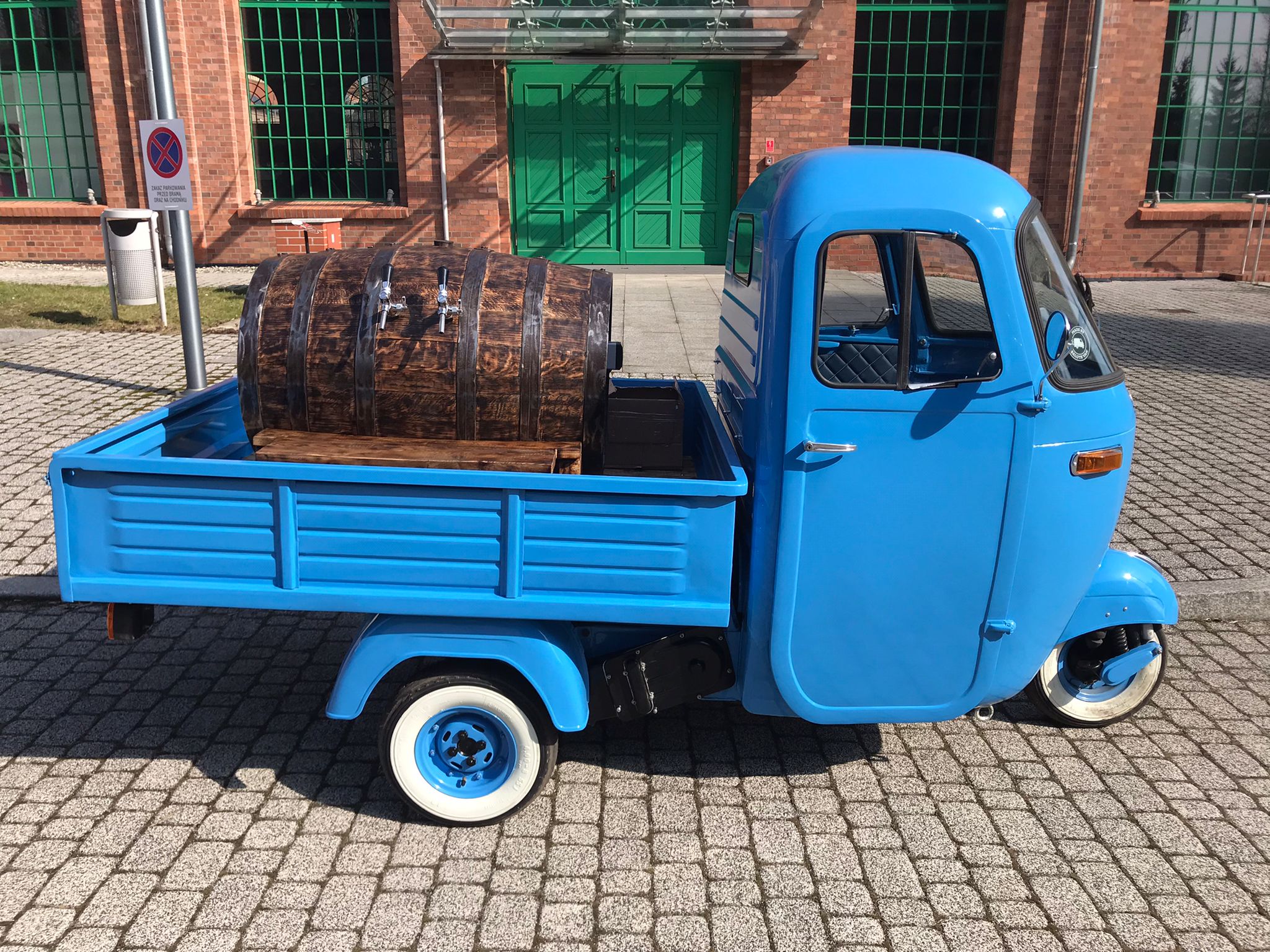 Blue Pickup Ape barrel detail