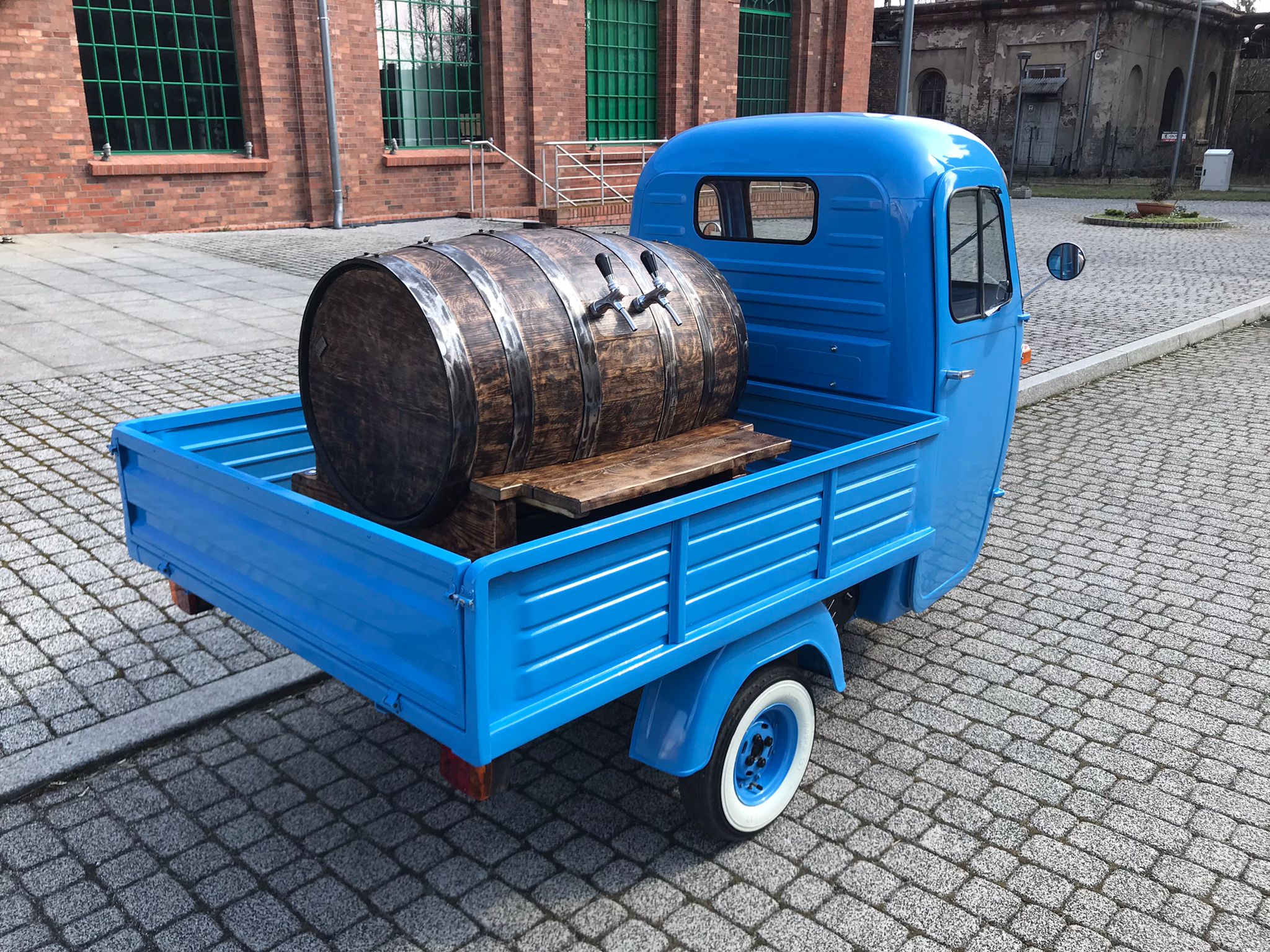 Blue Pickup Ape side view